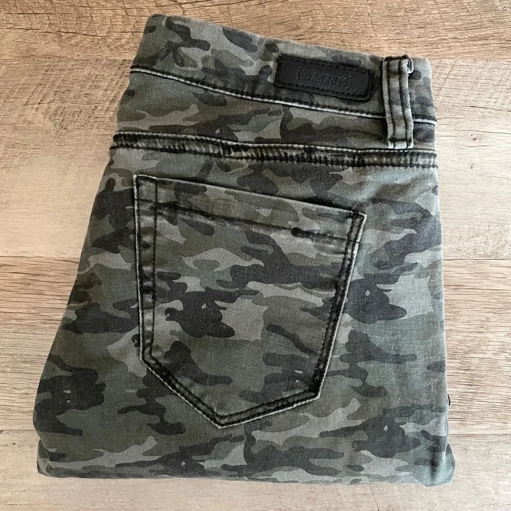 Blank NYC Camo Print Army Green Classic Low Rise Skinny Jeans Size 26